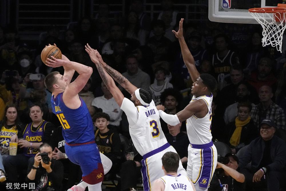 足球赛场上 足球赛场上