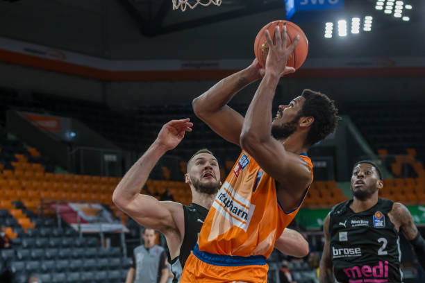 边路防守上 边路防守上